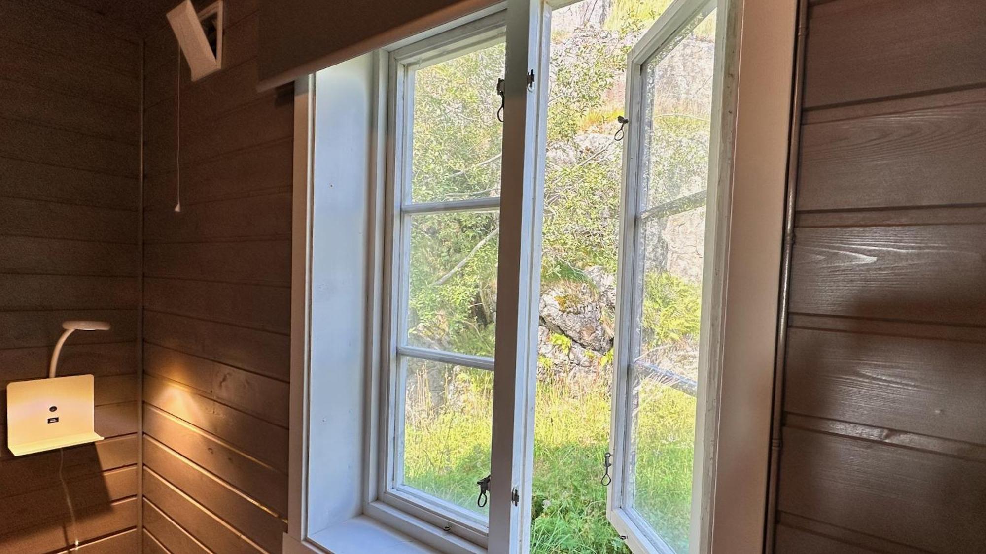 Chalet Eagle Bay - Waterfront Rorbu B *